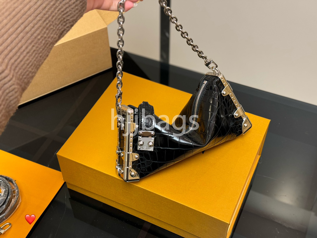 Box type Cross Body 23*11cm Versatile Small saped Luxury andBag Designer Womens Tote Bags Fasion Popular Cain Soulder Crossbody Bag