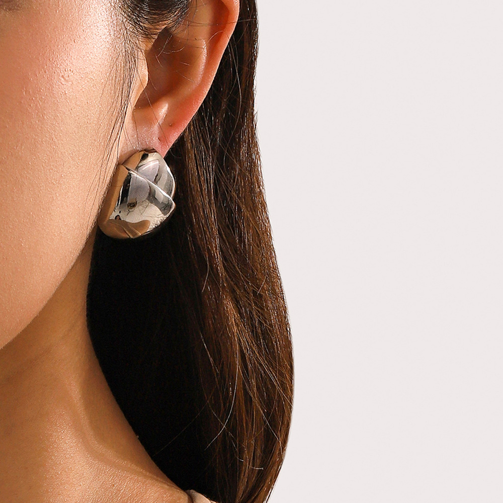 Designer New 18k Gold Stainless Steel Hazelnut Earrings for Women's Retro Style Round Irregular Trendy Wedding Banquet Jewelry