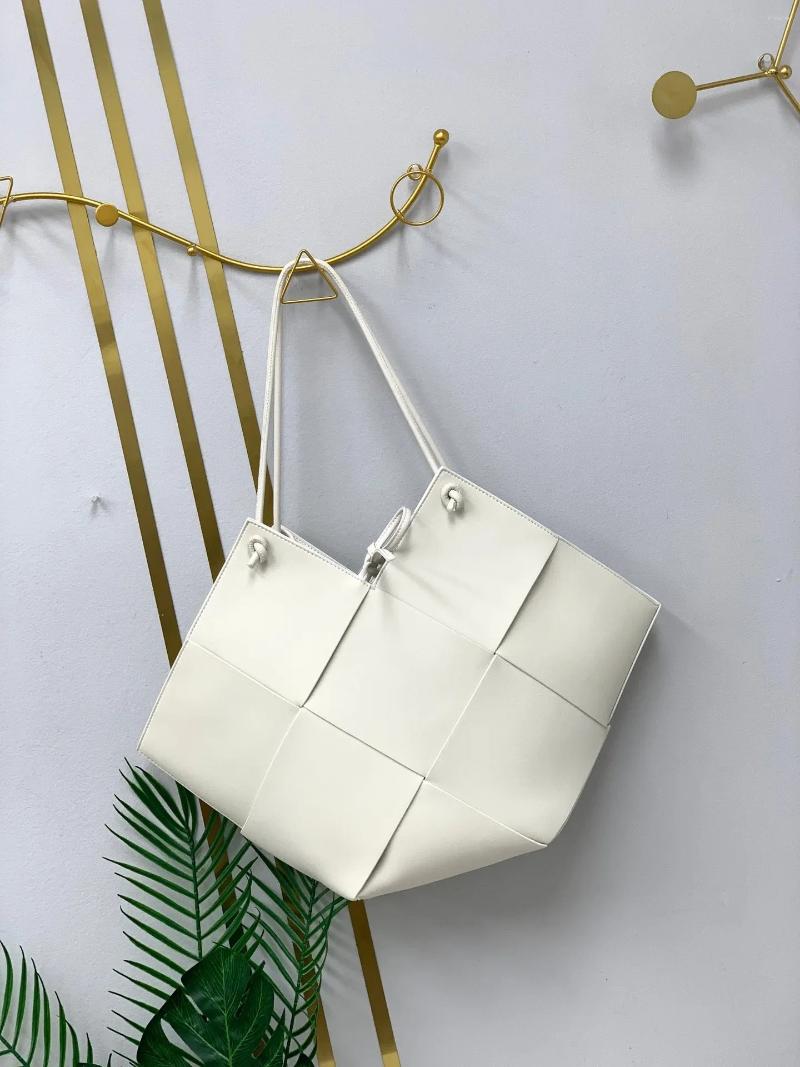 2025S designer Western Style Handbags Chic Genuine Leather Shoulder Underarm Bag for Women - Simple and Stylish Daily Companion Handbag shoulder women