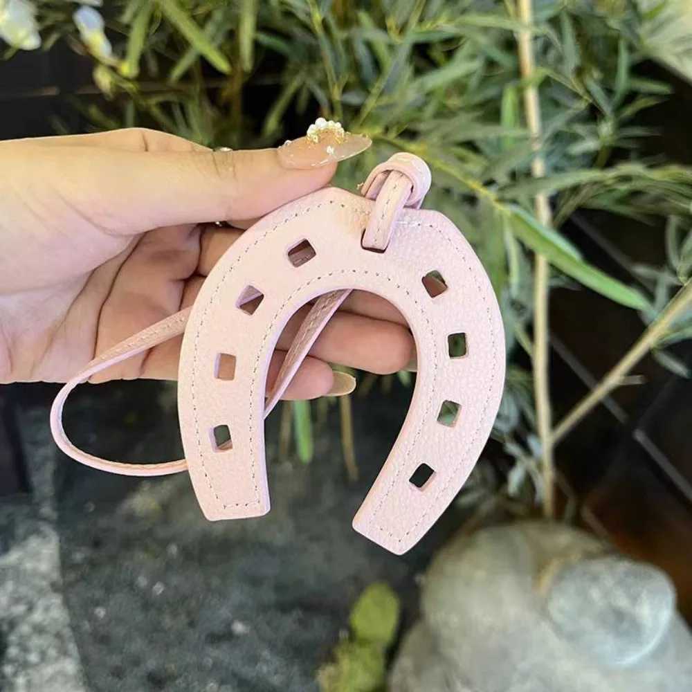 Keychains Lanyards Bag Parts Accessories 10 Colors Women and Girls PU Leather Horse Hoof Horseshoe Keychain Handbag Holder Charm Purse for Handbags H2