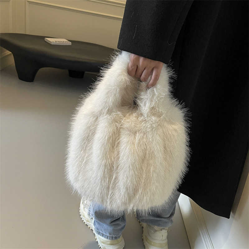 Imitation fox fur handbag for women's autumn and winter new style plush handbag with a high-end feel and a plush handle 241120