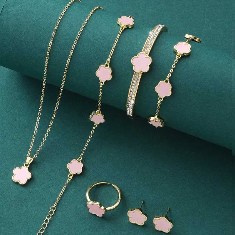 Bracelet Necklace 5 pieces of luxurious five leaf flower jewelry set suitable for women in 2024. Sparkling CZ bracelets necklaces earrings charming cl