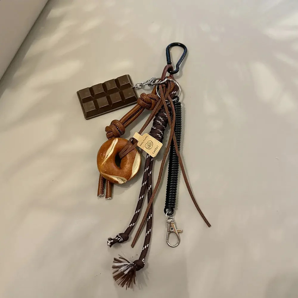 Autumn and winter brown lovely alkali bread Korean ins bag pendant chocolate climbing rope key chain decorative chain hand 241120