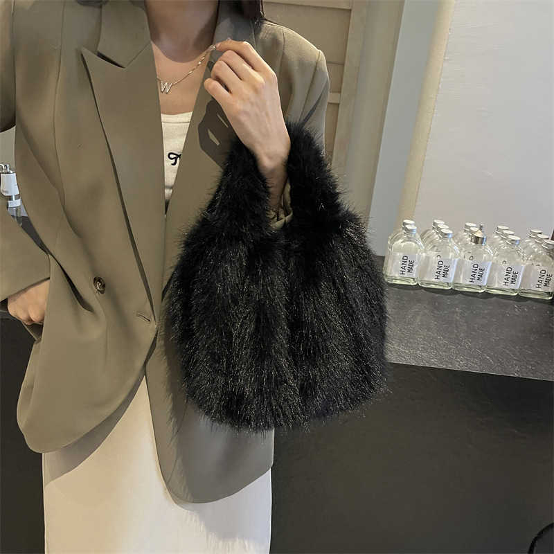 Imitation fox fur handbag for women's autumn and winter new style plush handbag with a high-end feel and a plush handle 241120