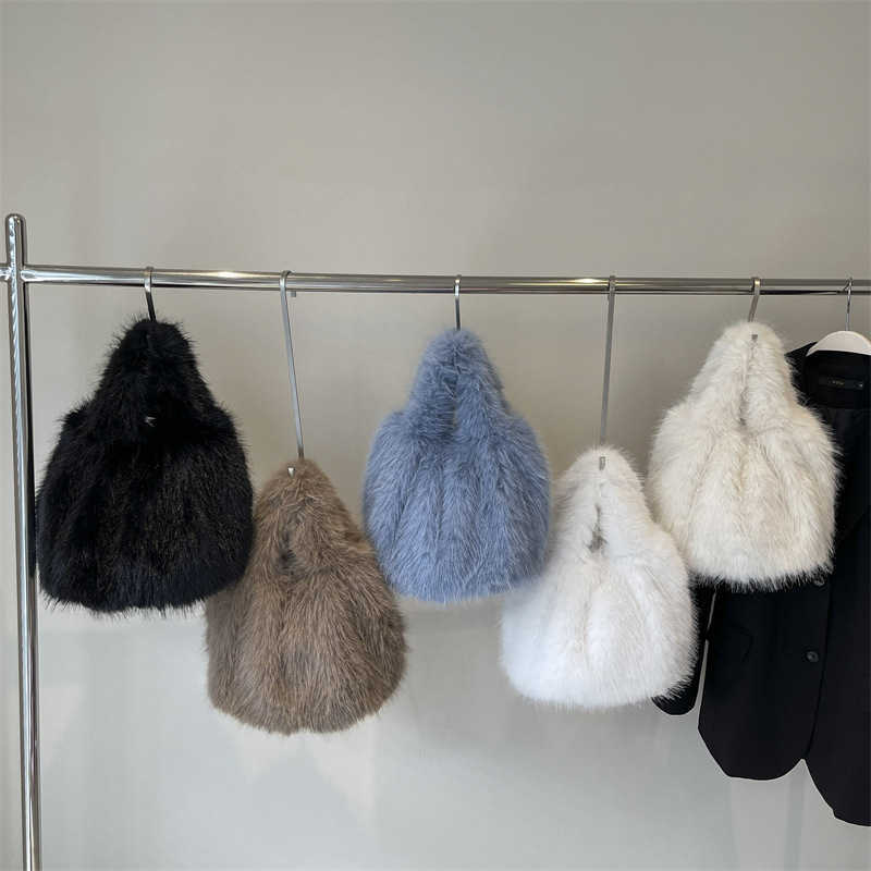 Imitation fox fur handbag for women's autumn and winter new style plush handbag with a high-end feel and a plush handle 241120