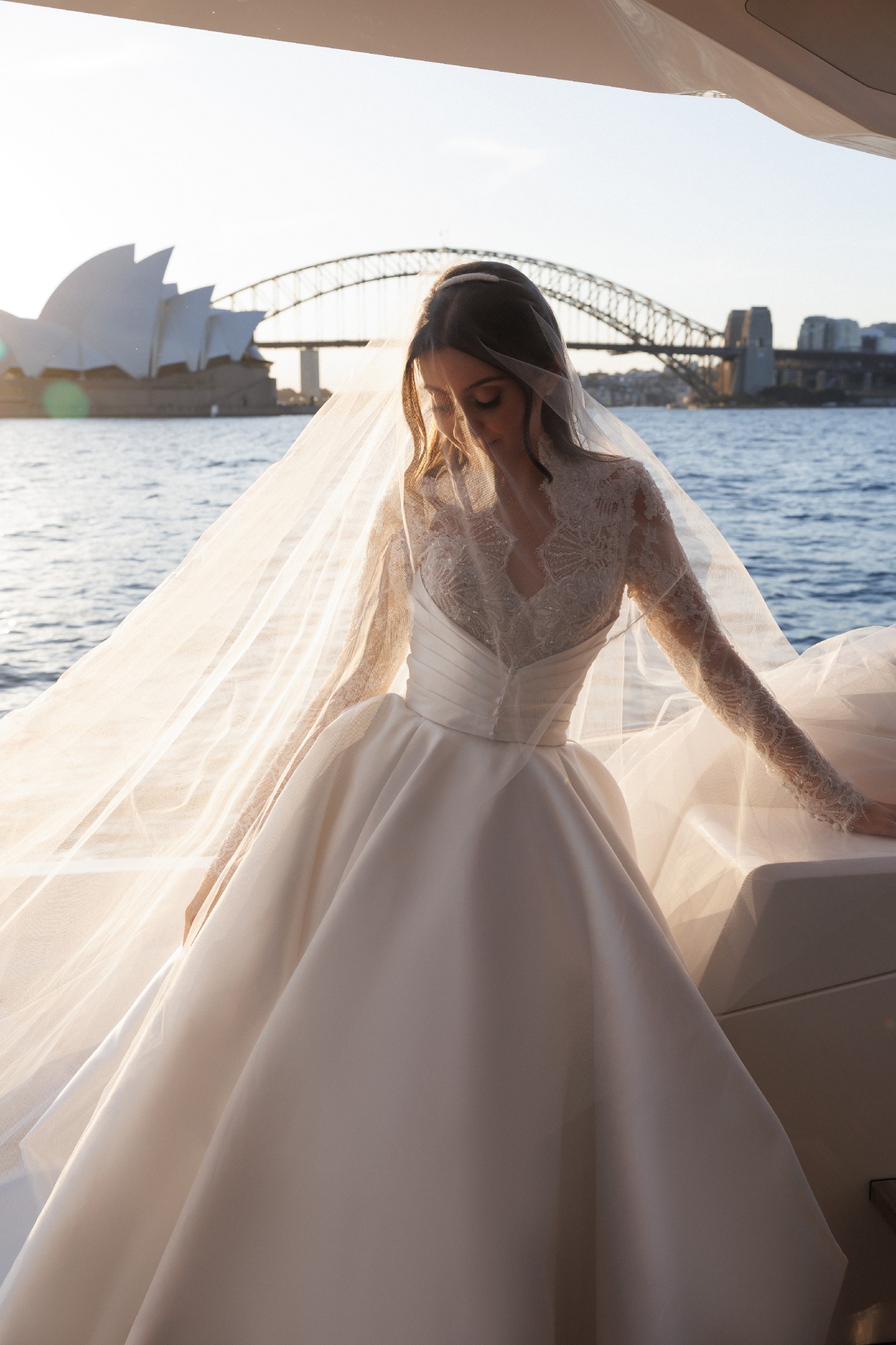 Fabulous Satin Ball Gown Wedding Dresses Lace Neck Long Sleeve Church Wedding Gown Princesas Vestidos De Mariage Puffy Skirt