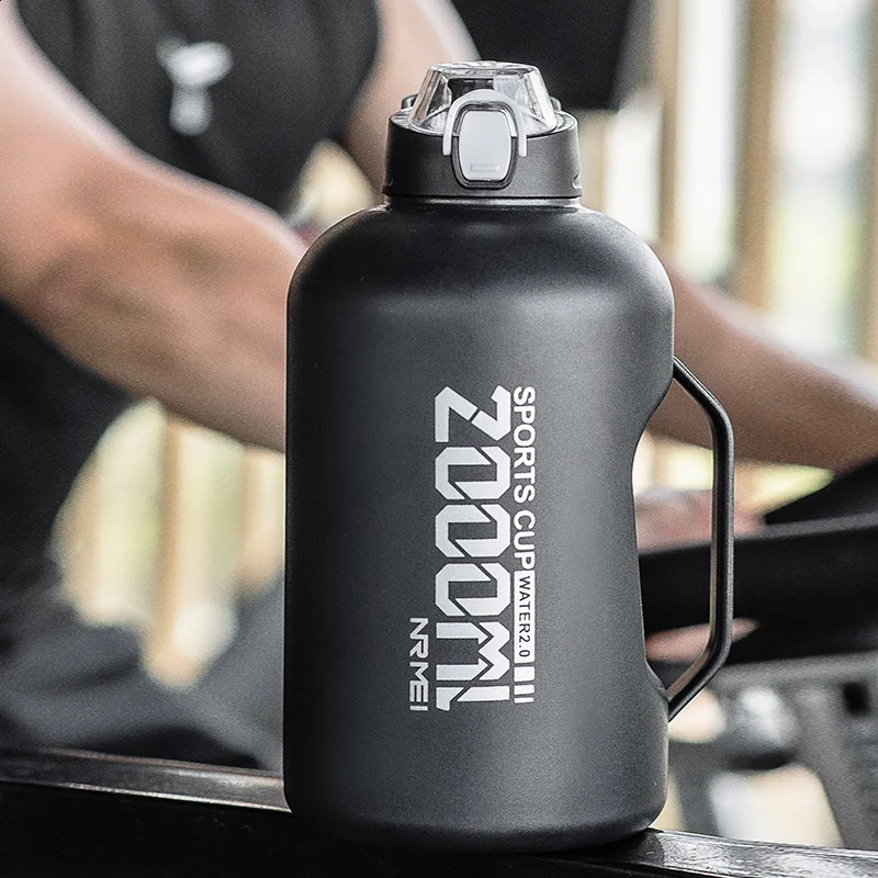 1.5/2L stainless steel water bottle with handle and straw outdoor portable large capacity kettle for gym exercise 241115