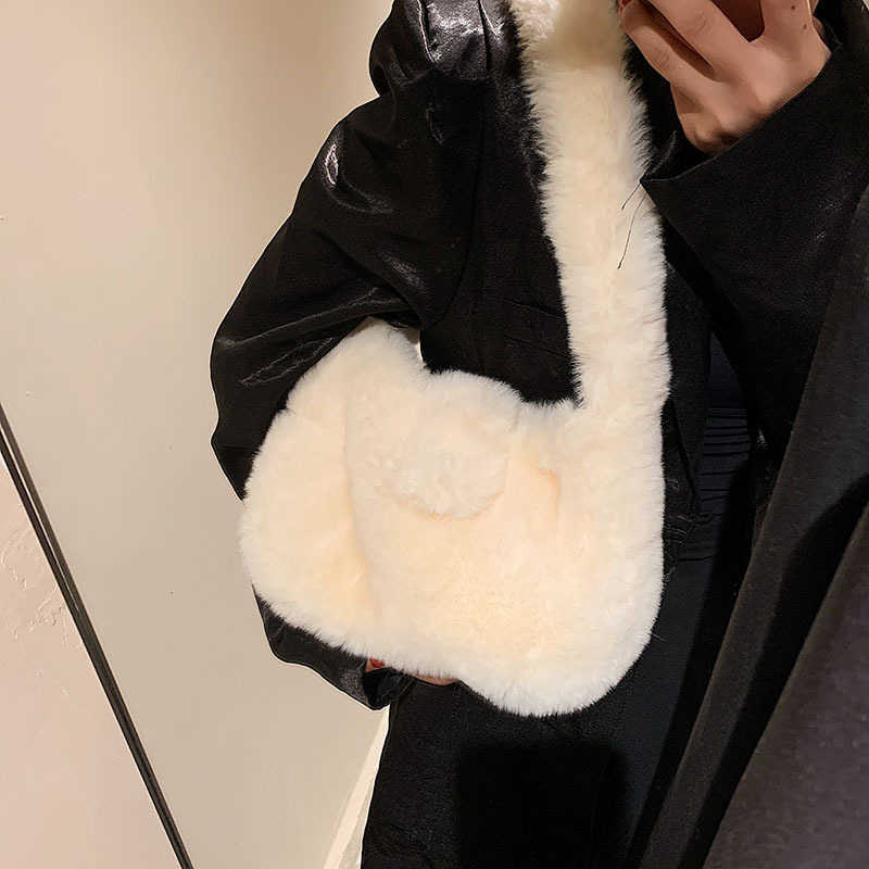 Short plush one shoulder underarm bag for women, 2023 autumn and winter new style, stylish and versatile handbag, fashionable plush tote bag 241120