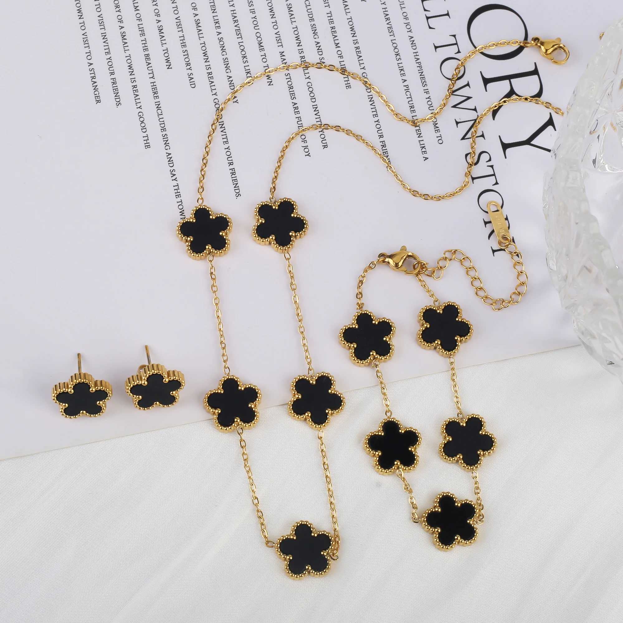 Bracelet Necklace Hot selling classic metal laser five leaf jewelry set high-quality stainless steel plum blossom clover H241119