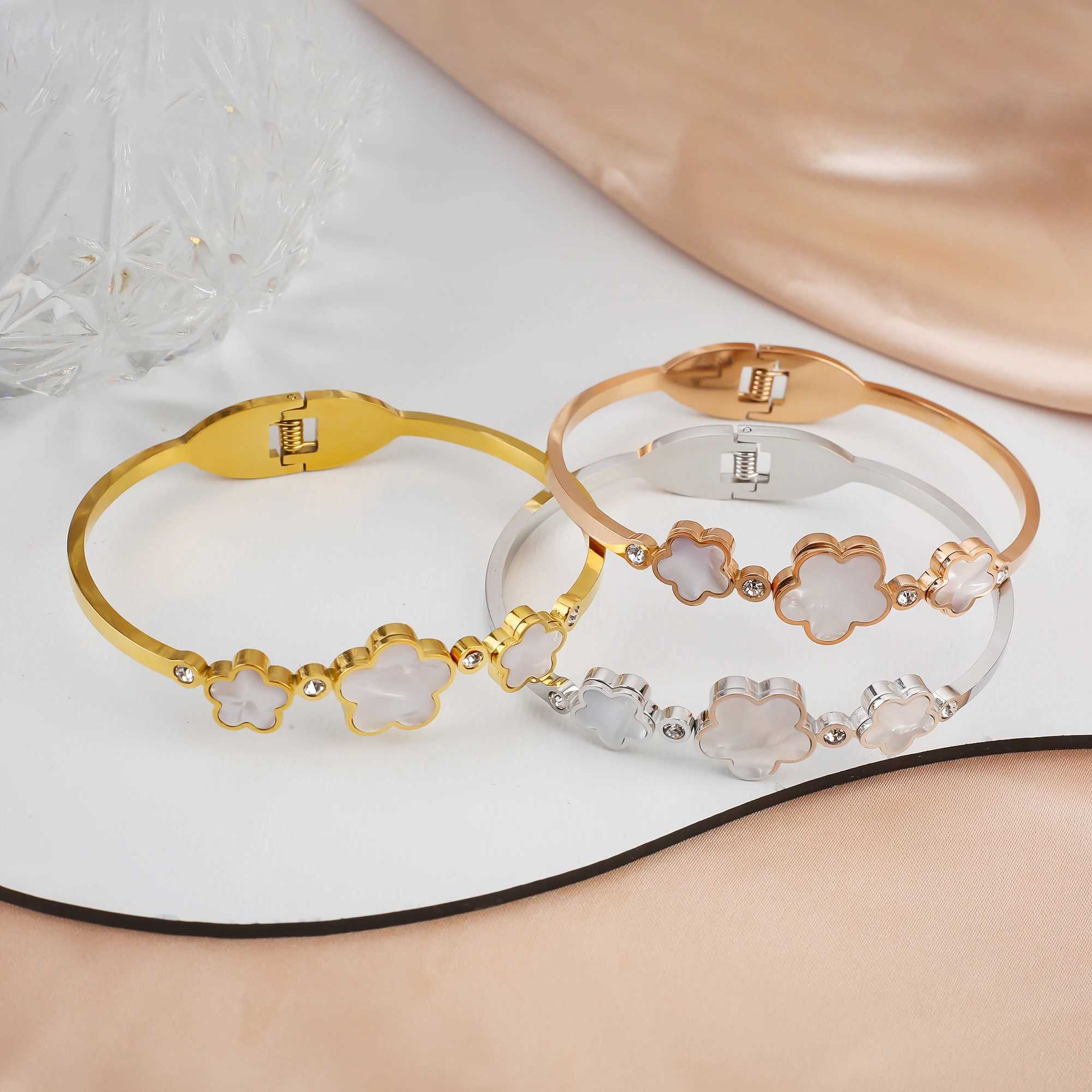 Bangle Simple stainless steel white shell five leaf flower bracelet classic clover wrist jewelry luxurious womens party gift H241119