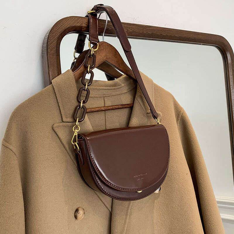 Internet celebrity saddle for women 2022 summer new Korean version niche design chain bag, Western style single shoulder bag