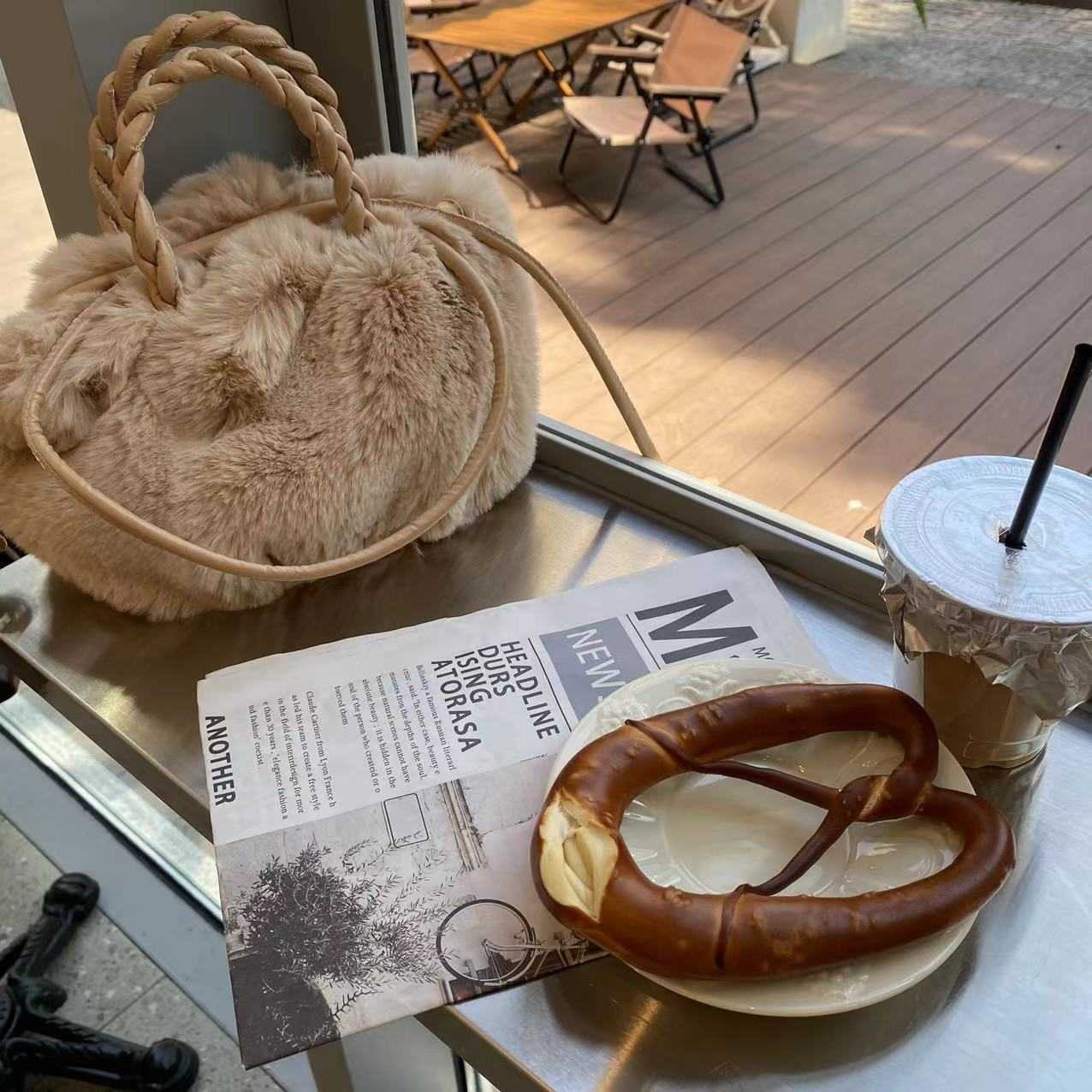 Autumn and Winter Small Bag for Women 2023 New Trendy Fashion Niche Ins Plush Handbag Versatile Handheld Plush Bag 241120