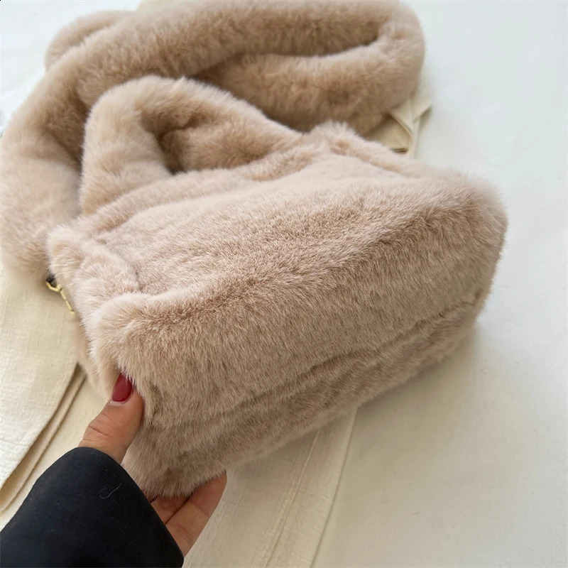 Winter Solid Colour Quality Faux Fur Small Tote Bag Soft Fluffy Plush Handbag Cute Warm Shoulder Crossbody Bag Women 241120