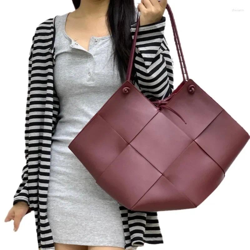 2025S designer Western Style Handbags Chic Genuine Leather Shoulder Underarm Bag for Women - Simple and Stylish Daily Companion Handbag shoulder women