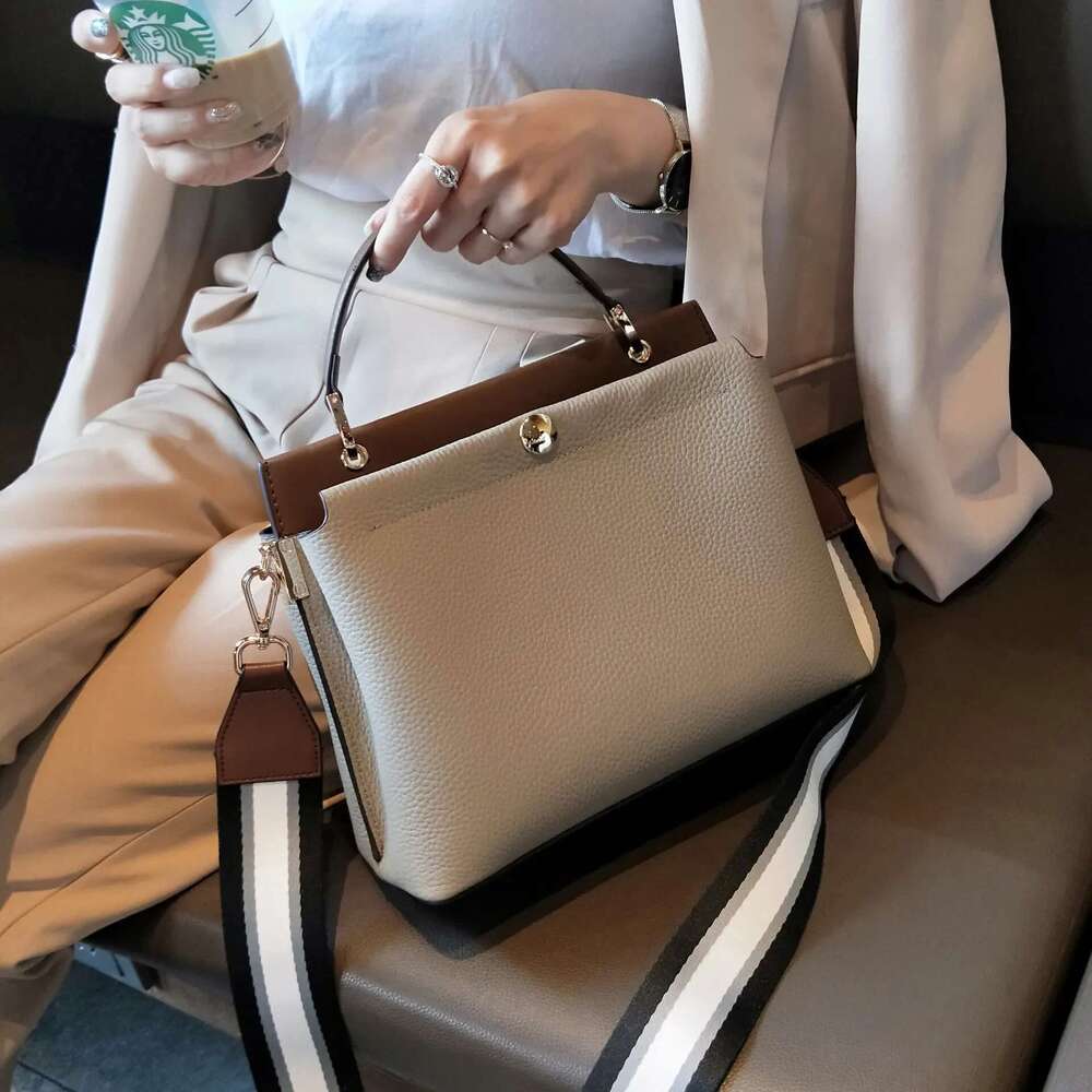 2025 Famous Brand Design Women's Handbag 100% Genuine Leather Tote All-match Real Skin Cross Body Bag Classic Satchel Purse