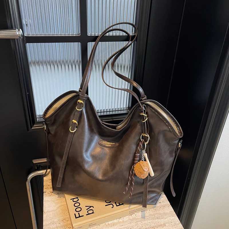 Entry lux Ladies large capacity shoder bag open shopping bag fiable and casual armpit bag autumn and winter new wens bag Z241119