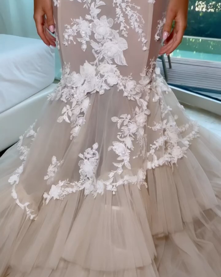 Stunning Mermaid Beaded Wedding Dresses 3D Appliqued Backless Bridal Gowns Spaghetti Straps Necke Tiered Tulle Vestido De Novia