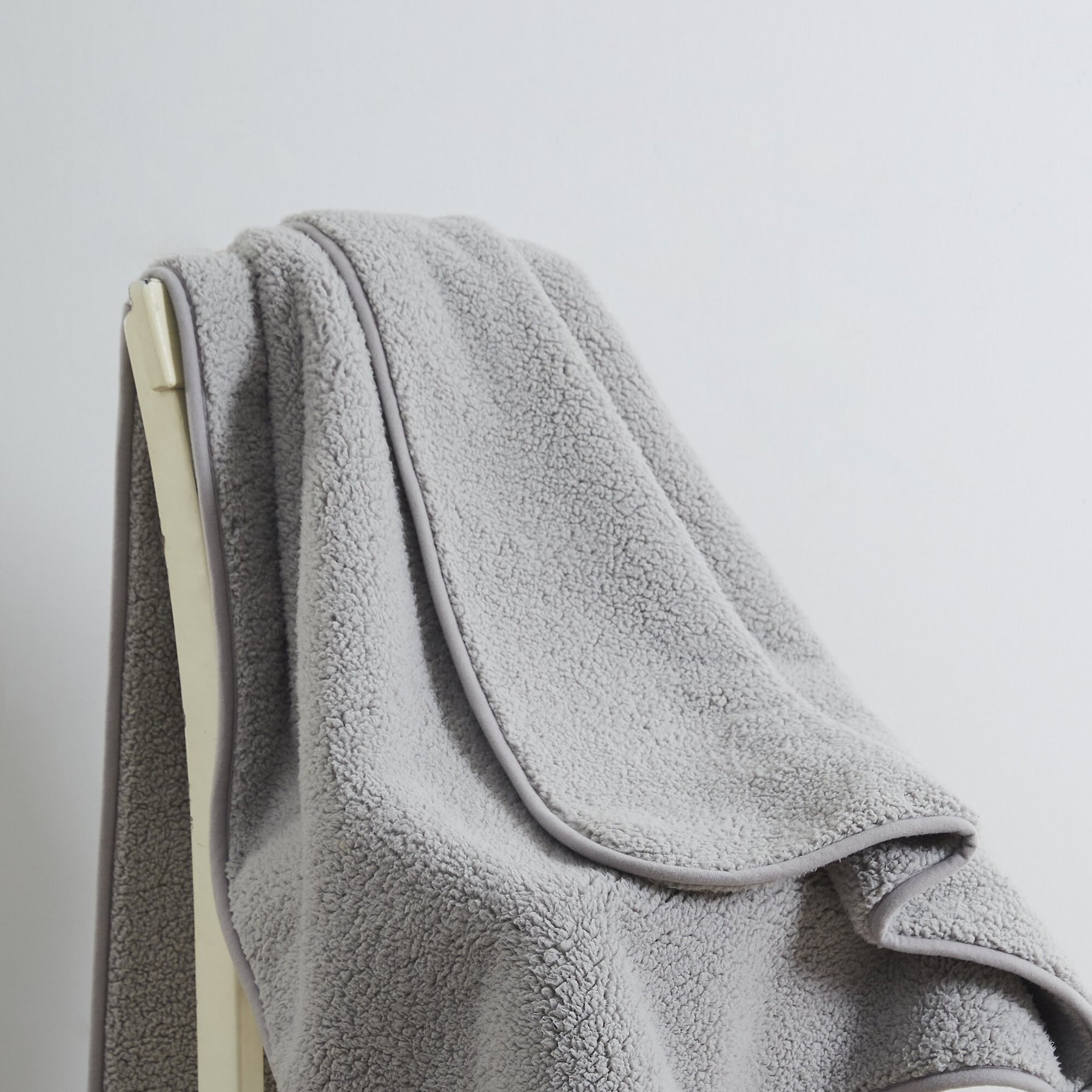 Allisandro Triple Layer Tech Waterproof Dog & Cat Blanket