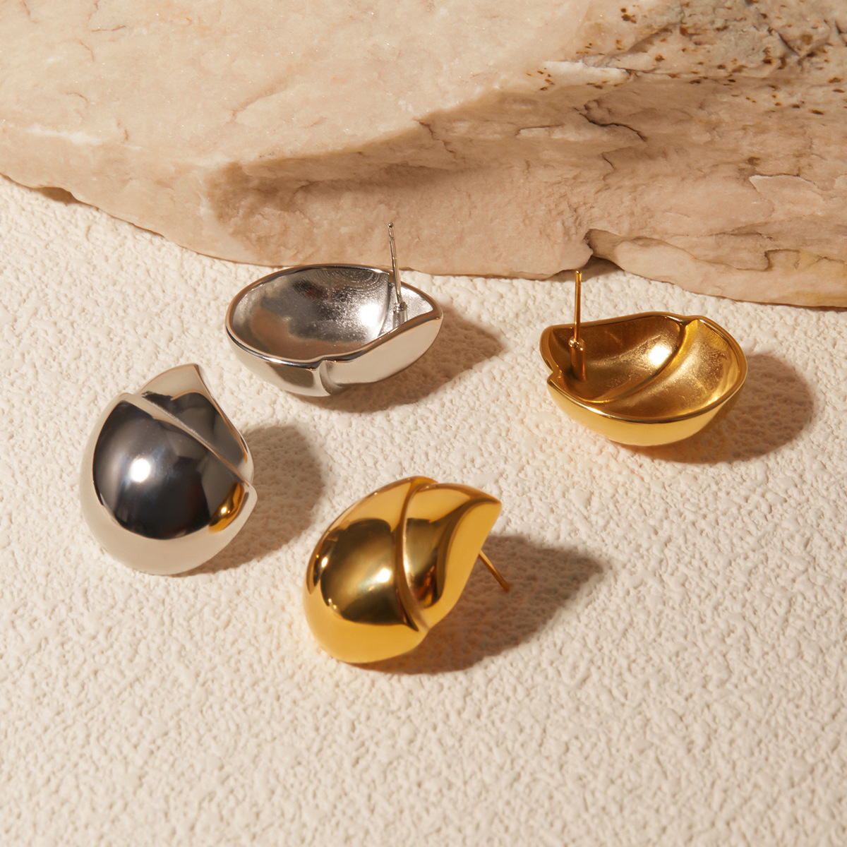Designer New 18k Gold Stainless Steel Hazelnut Earrings for Women's Retro Style Round Irregular Trendy Wedding Banquet Jewelry