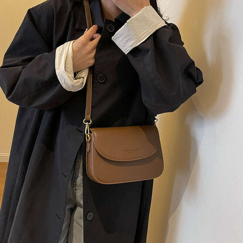 High end Texture Women's 2024 New Fashion Versatile Small Square Simplified Korean Shoulder Bag