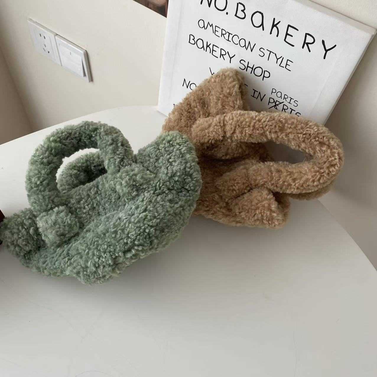 Autumn and Winter Cute Plush Bag for Women 2024 New Fashionable Commuter Shoulder Bag Versatile Plush Tote Bag 241120