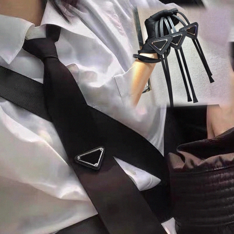 Necktie Luxurys Designer Mens Women Designer Ties Fashion Leather Neck Tie Bow For Men Ladies With Pattern Letters Neckwear Fur Solid Color Neckties b Q6x5#