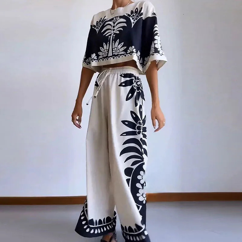 Women Fashion Straight Two Piece Set Casual Oneck Short Sleeved Pullover with Lace Up Pants Suits Summer Loose Print Beach Suit 240411
