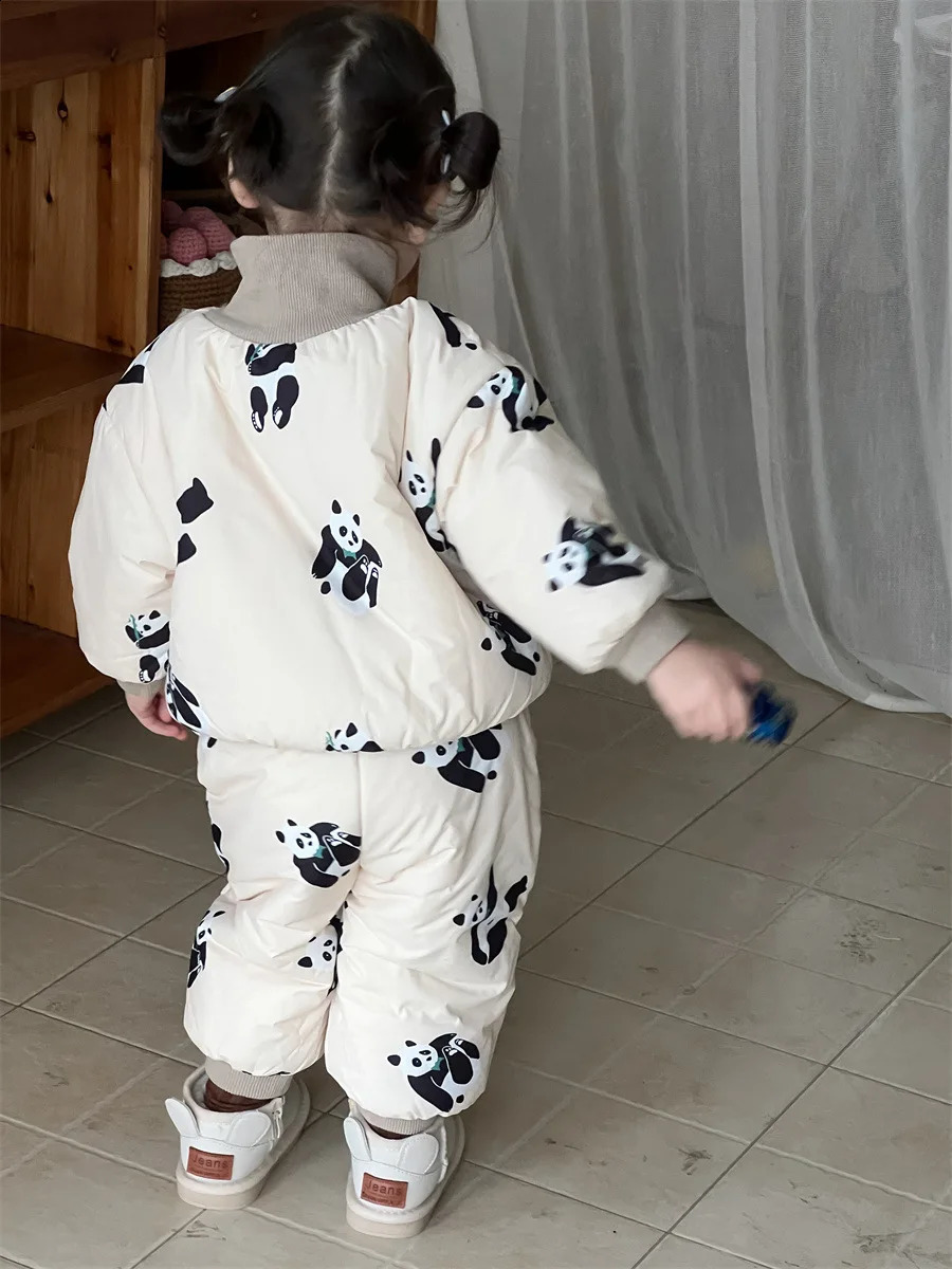 Winter Baby and Velvet Thick Warm Set Boys and Girls Cotton Apron JacketPants Panda Print 2-piece Childrens Set 241121