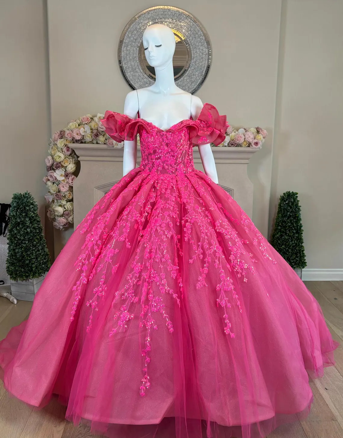 Fuchsia Hot Pink Quinceanera Dresses Lace Appliques Ruffles Off Shoulder Princess Prom Special Occasion Gowns Sweet 16 Dress 2025