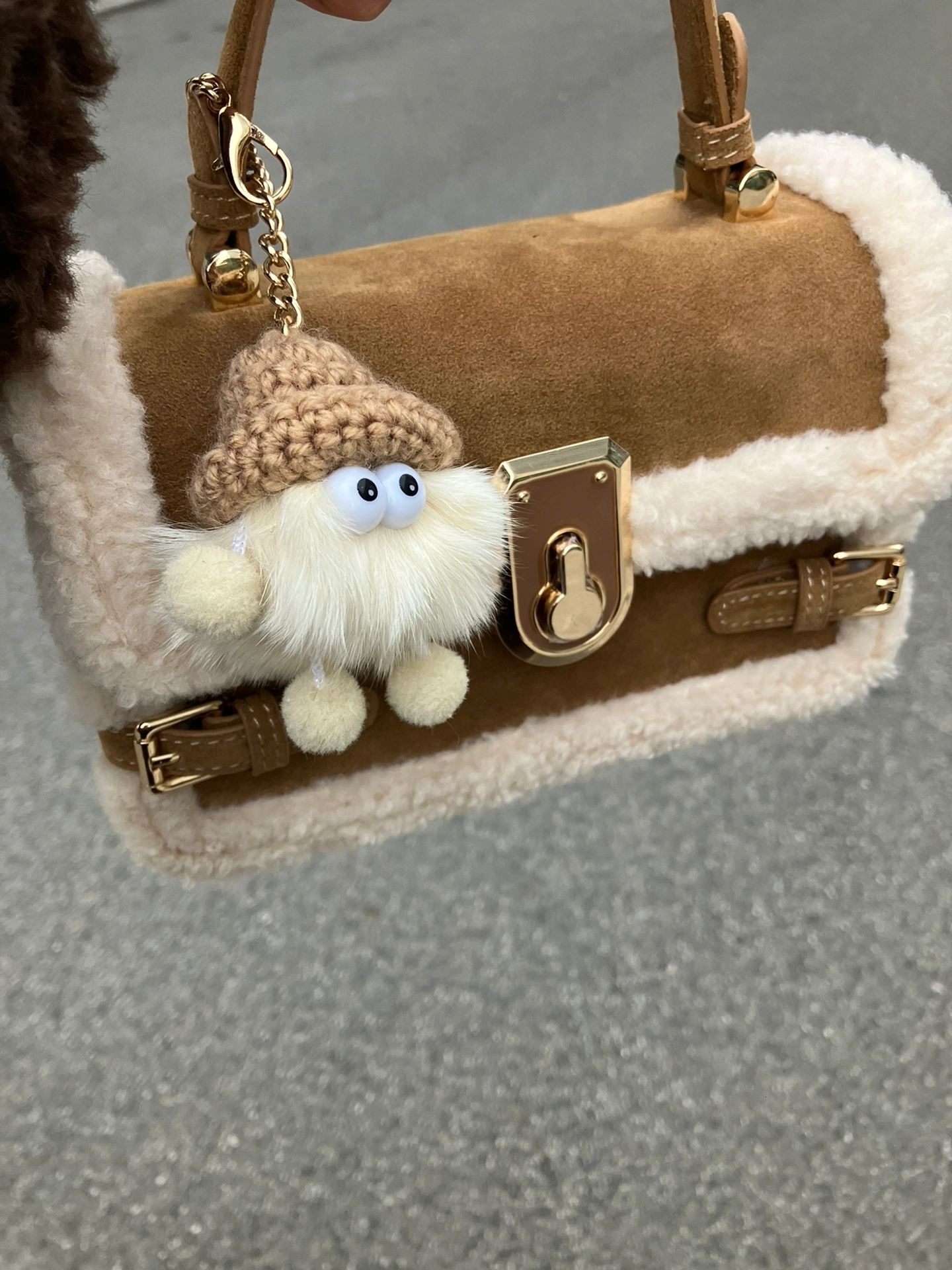Lamb wool autumn and winter atmosphere plush small square 25s designer women new high-end splicing hand-held crossbody bag for women Fashion diagonal 