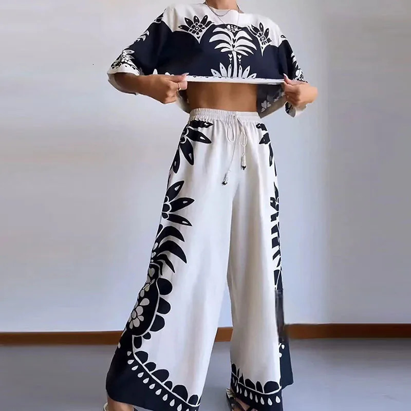 Women Fashion Straight Two Piece Set Casual Oneck Short Sleeved Pullover with Lace Up Pants Suits Summer Loose Print Beach Suit 240411