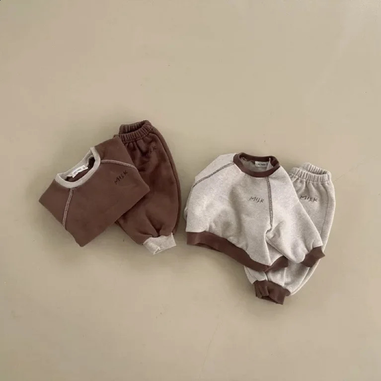 Autumn and Winter Boys and Girls Baby Velvet Thick Pants Childrens Retro Sports Pants Childrens Wool Warm Casual Pants 241121