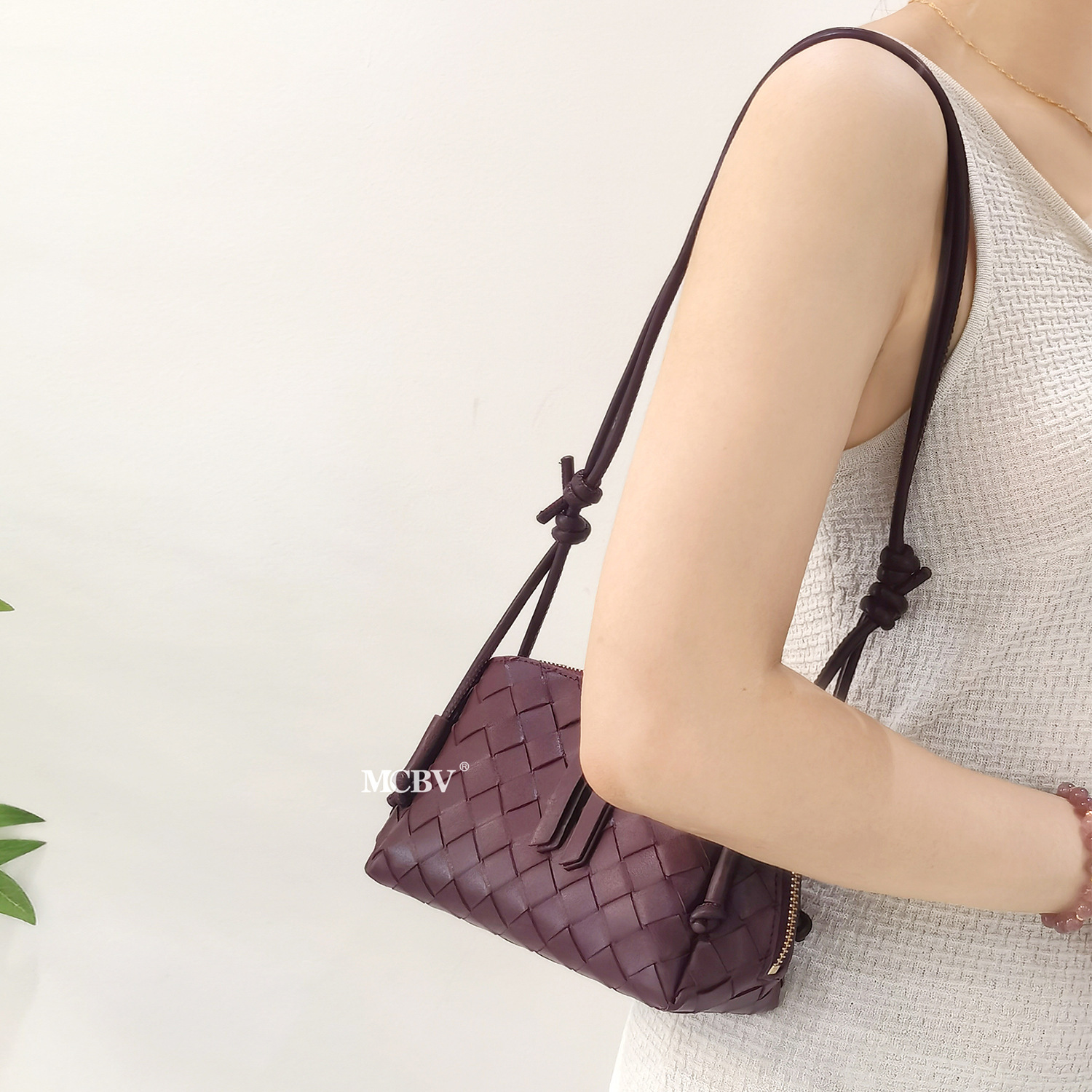 MCBV new sheepskin woven shell bag one shoulder crossbody cloud bag handbag knotted zipper small square bag
