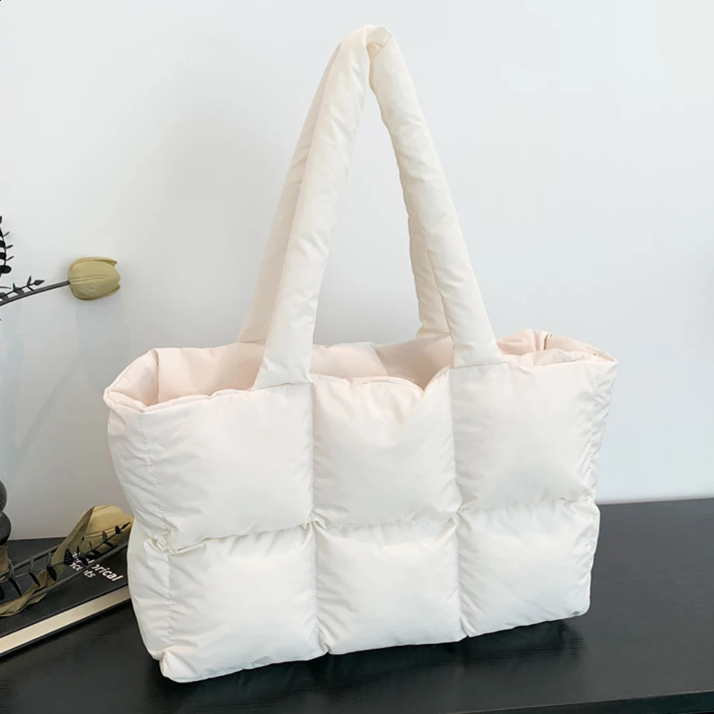 Womens Fluffy Solid Color Bedding Fashion Shopping Bag Large Capacity Soft Cloud Casual Handbag 241121ww