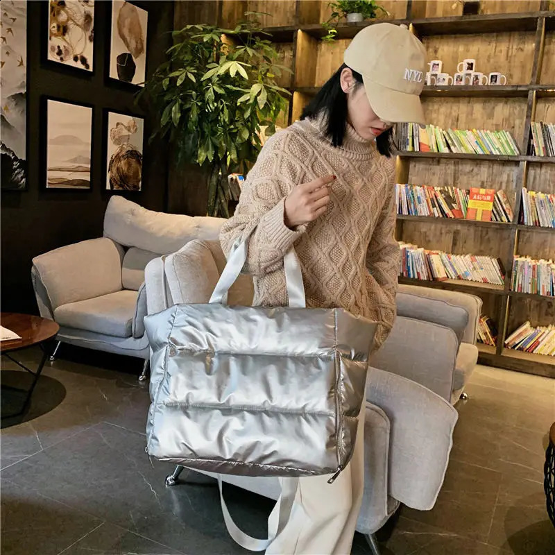 2025S New Free Shipping Designer Bag Winter Large Capacity Womens Waterproof Nylon Space Cushion Cotton Down With Shoulder Bag