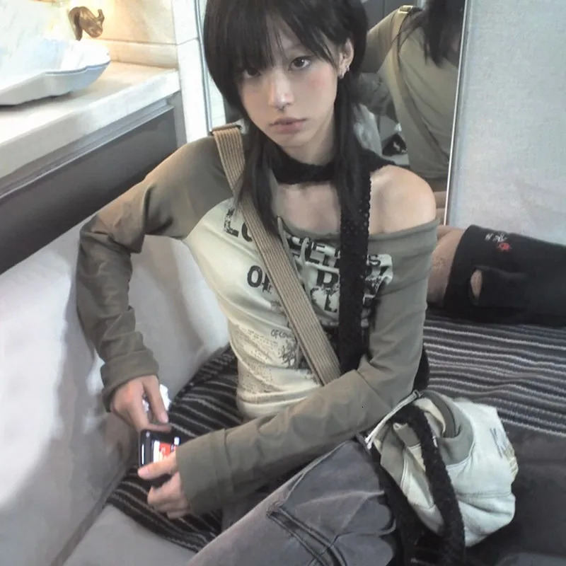 Karrram Japanese Y2k Off Shoulder T-shirt Grunge Aesthetics Graffiti Print Long Sleeve Tee Shirt Vintage Harajuku Streetwear 90s 240409