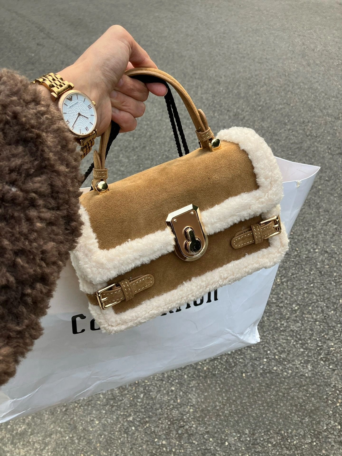 Lamb wool autumn and winter atmosphere plush small square 25s designer women new high-end splicing hand-held crossbody bag for women Fashion diagonal 