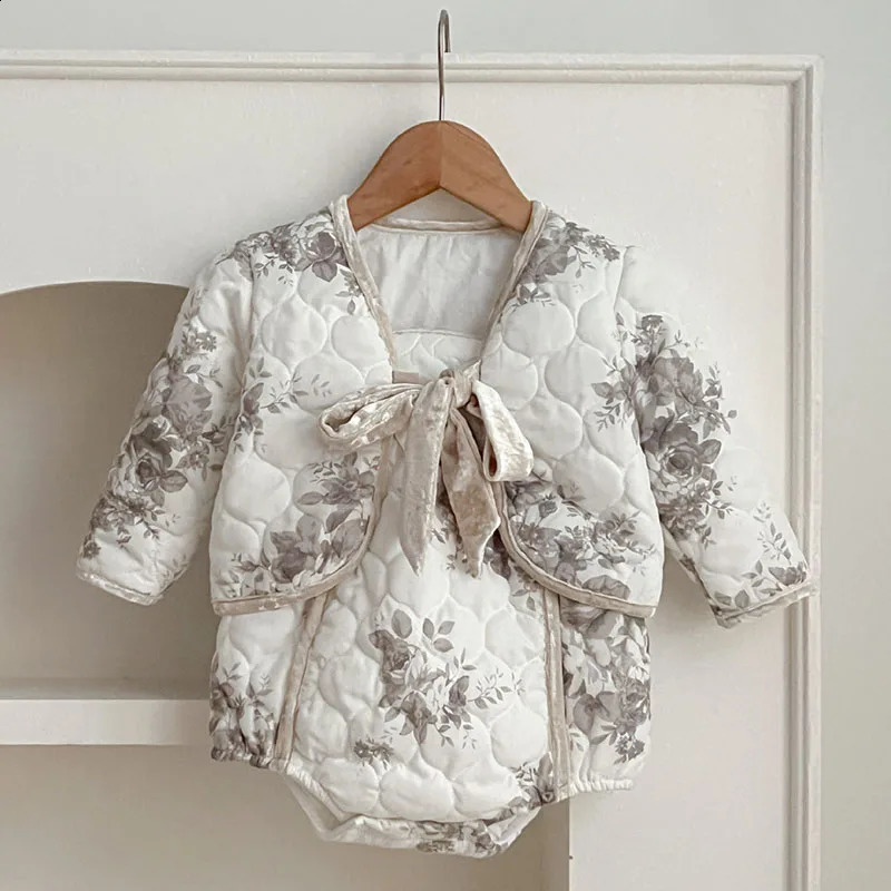 Winter born baby girl clothing set long sleeved printed thick cardigan wool sweaterjumpsuit childrens baby clothing set 241121