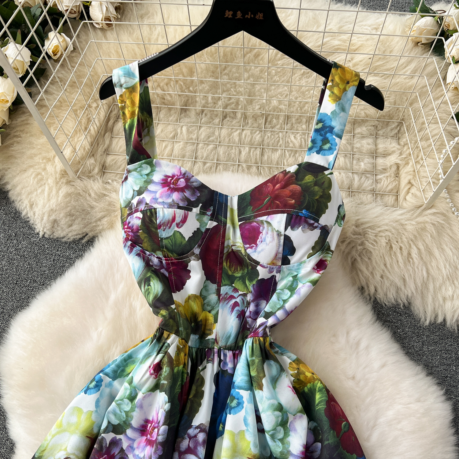 2024 Casual Dresses Summer Runway Beach Spaghetti Strap Dress Womens V-Neck Sleeveless Cup Padded Flower Print Holiday Party Vestidos