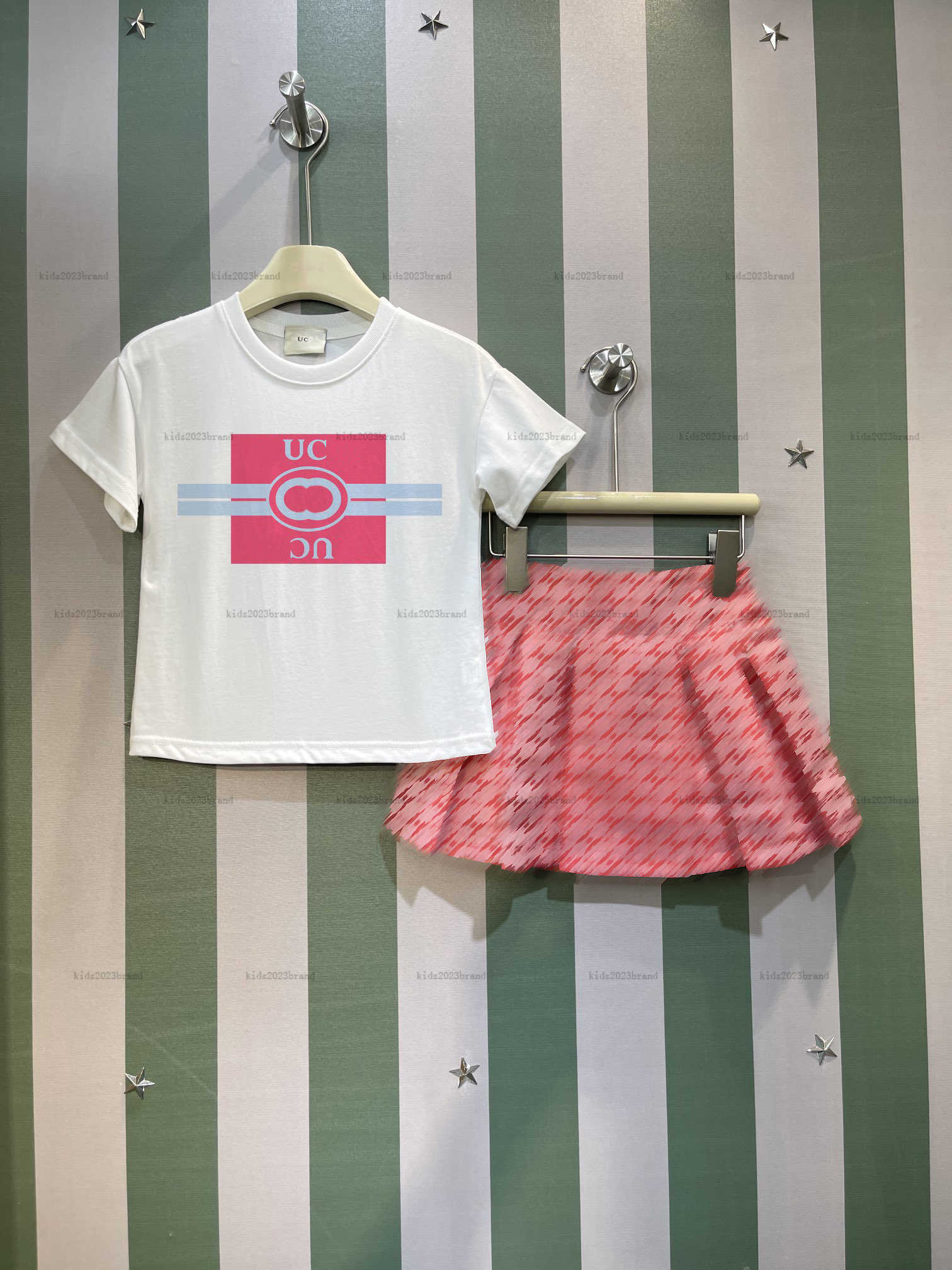 NOUVELLES GRILLES HOBE SUMBRIGNE Baby Clothes Taille 100-150 cm CM T-shirt à manches courtes et Jupe plissée imprimée par logo rouge