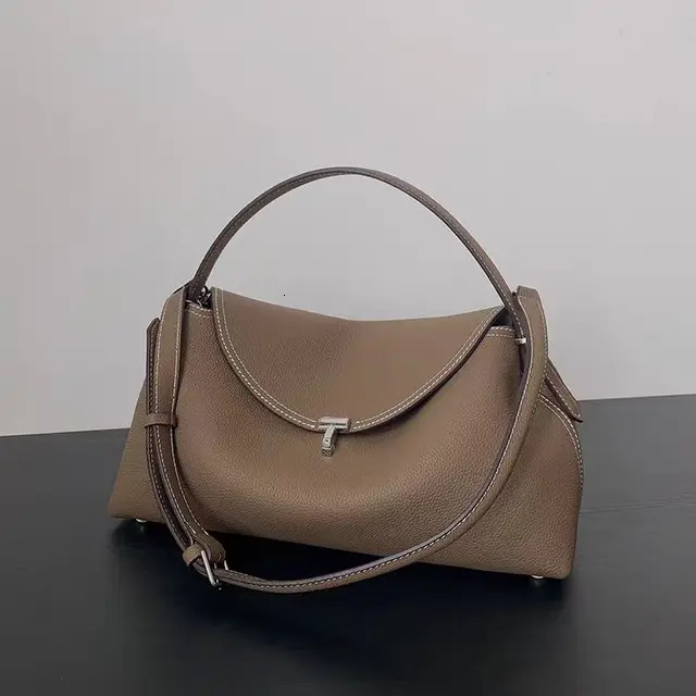 New Niche Designer Retro Tote Exquisite Versatile Handbag High-End Casual And Simple Shoulder Bag Large Capacity PU