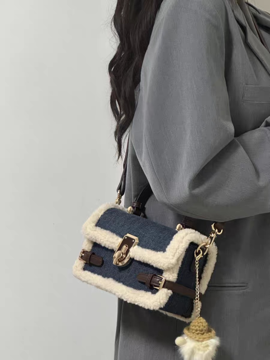 Lamb wool autumn and winter atmosphere plush small square 25s designer women new high-end splicing hand-held crossbody bag for women Fashion diagonal 