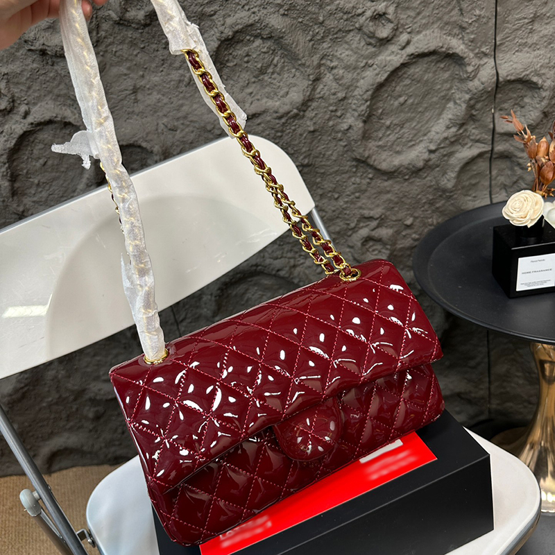 Cf Shiny Patent Leather Chain Bag Designer Womens Shoulder Bags 26cm Leather Clamshell Diamond Gold Hardware Metal Turnbuckle Luxury Tote Matelasse Crossbody Bags