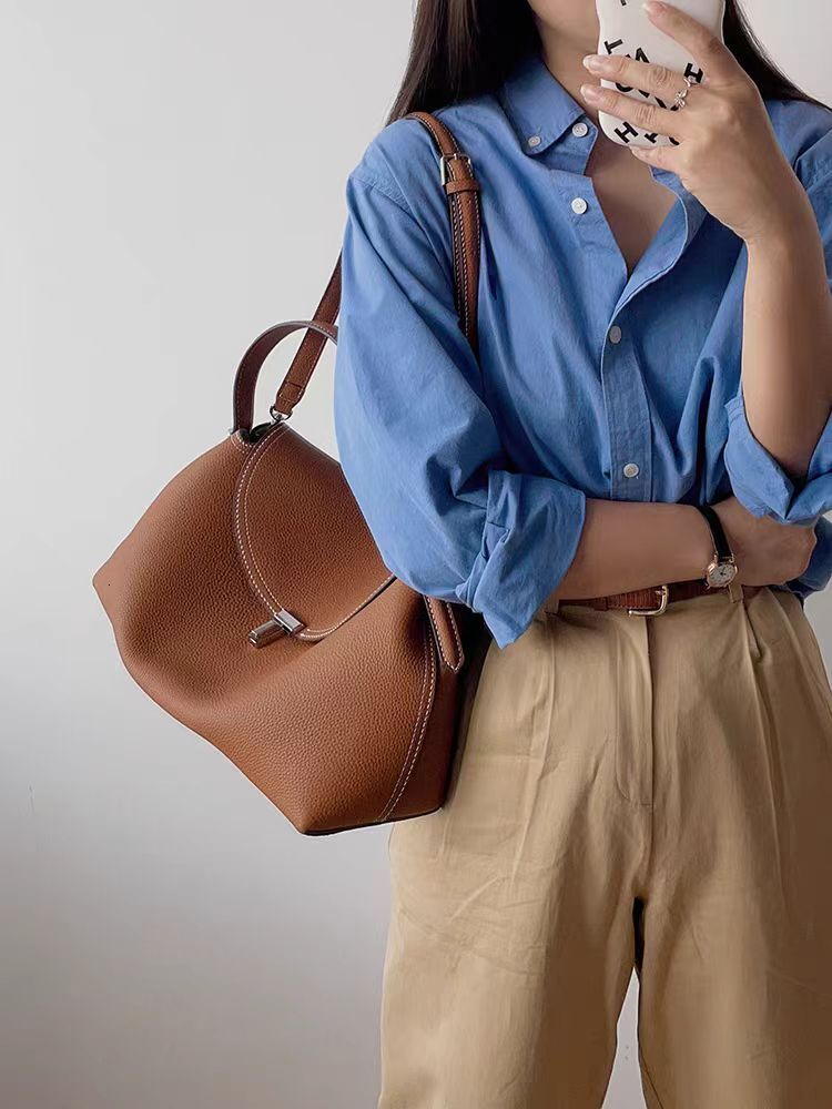 New Niche Designer Retro Tote Exquisite Versatile Handbag High-End Casual And Simple Shoulder Bag Large Capacity PU