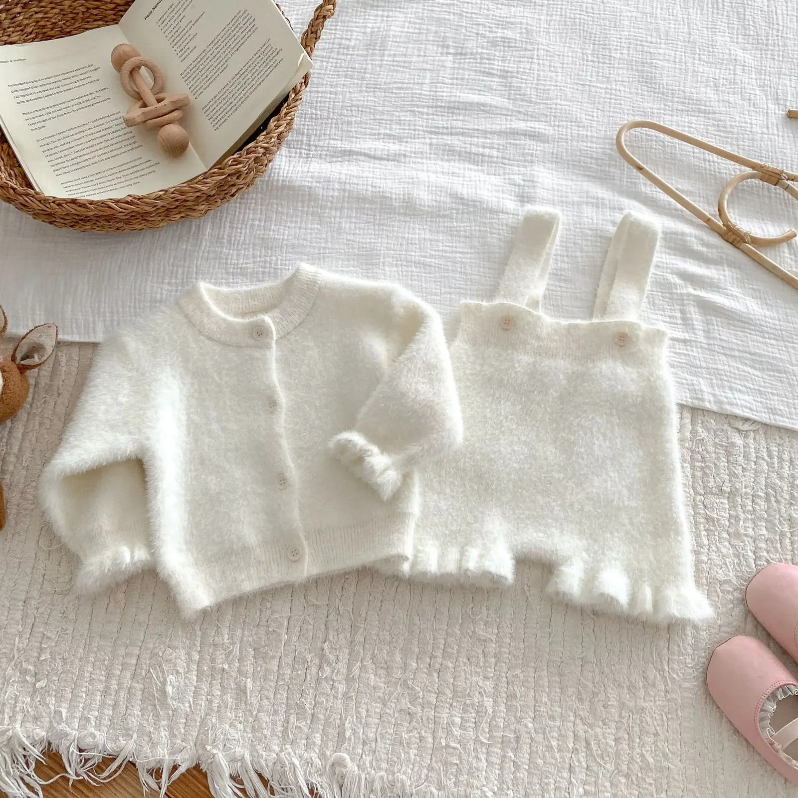 Autumn/Winter Childrens and Baby Mink Clothing Set 2 pieces solid color knitted top and shorts for infants and toddlers 241121