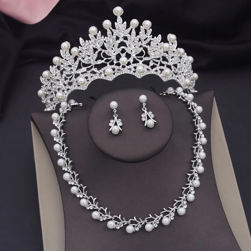 Pearl Bridal Jewelry Set Womens Tiaras Bracelet Necklace Set Wedding Crown Bridal Jewelry Set Accessories 241121