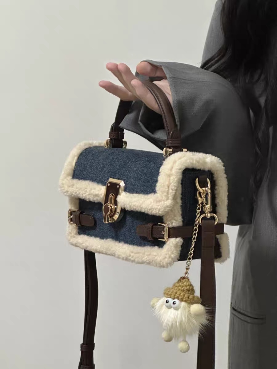 Lamb wool autumn and winter atmosphere plush small square 25s designer women new high-end splicing hand-held crossbody bag for women Fashion diagonal 