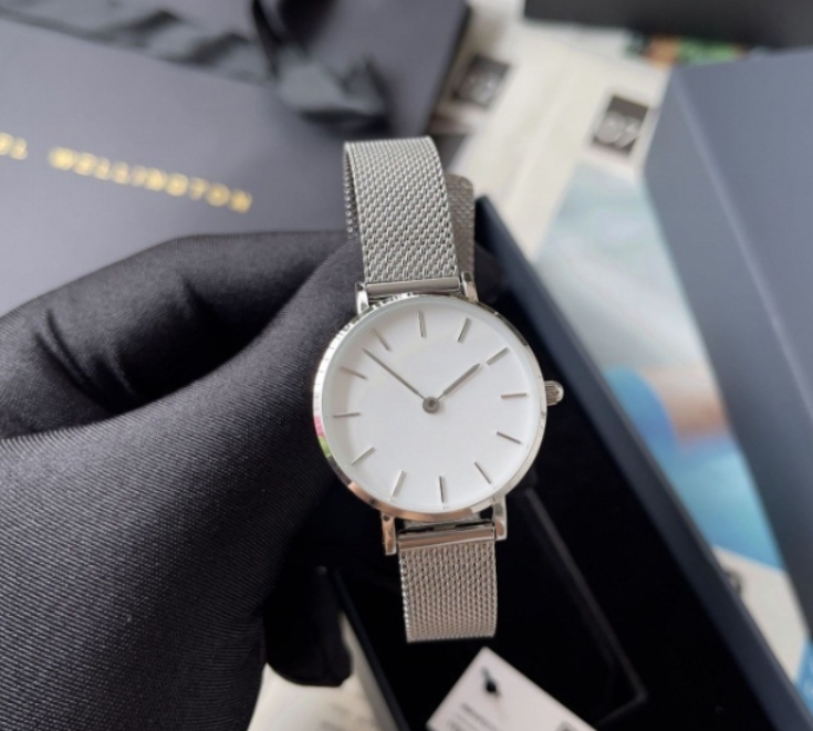 Fashion Women Daniel Designer Watches Quartz Movement Silver Gold Dress Watch Lady Stainless Steel Mesh Lovers Casual Cuff Bracelet Wristwatch Montre De Luxe Gifts