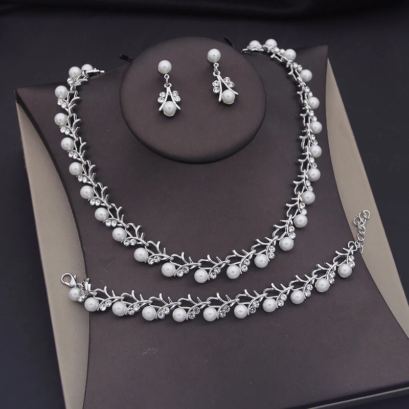 Pearl Bridal Jewelry Set Womens Tiaras Bracelet Necklace Set Wedding Crown Bridal Jewelry Set Accessories 241121