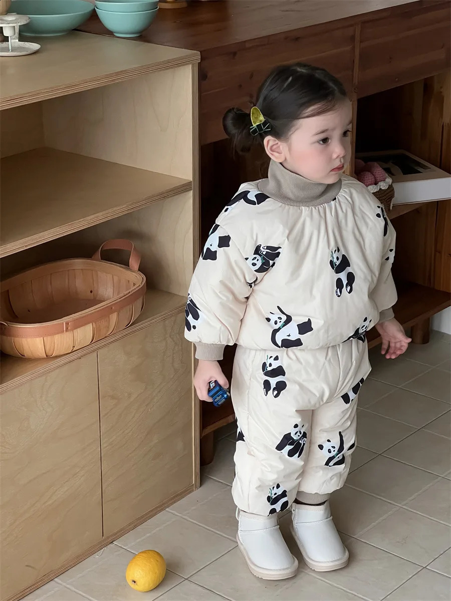 Winter Baby and Velvet Thick Warm Set Boys and Girls Cotton Apron JacketPants Panda Print 2-piece Childrens Set 241121